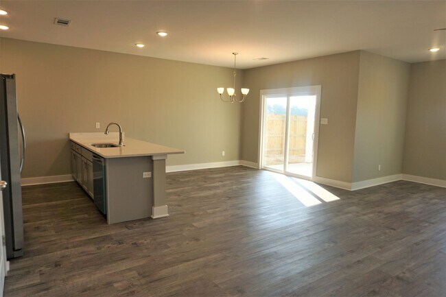 Photo - 3 Bedroom, 2 Bath Home with Privacy Fence ...