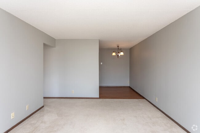 1BR, 1BA - 715SF