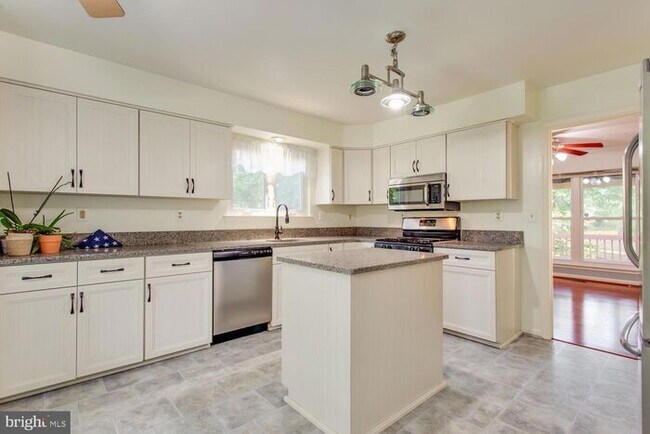 Photo - Gorgeous Lake View SFH w/5 Bedrooms/3 Bath...