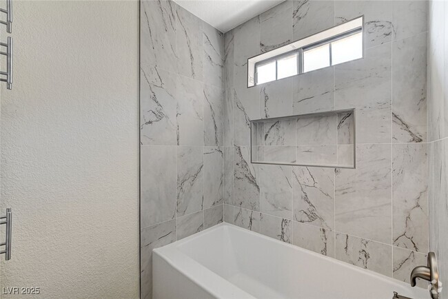 Building Photo - 2633 Durango Dr Unit 201 Rental