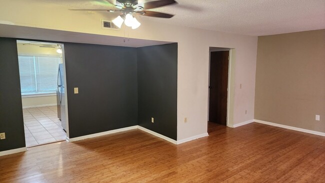 Photo - 912 Pineland Ave Unit 1