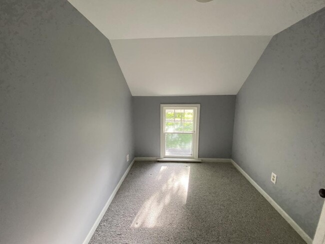 Photo - 255 Oak St