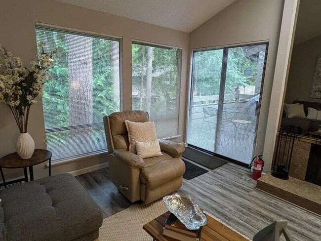 Photo - 19115 Ballinger Way NE Unidad 203