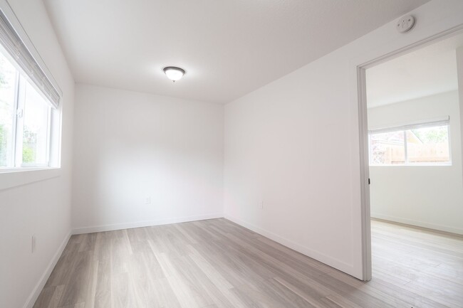 Photo - 4845-4847 SE 65th Unidad 4847 SE 65th