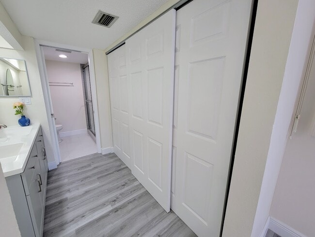 Photo - 500 Treasure Island Cswy Unidad 101