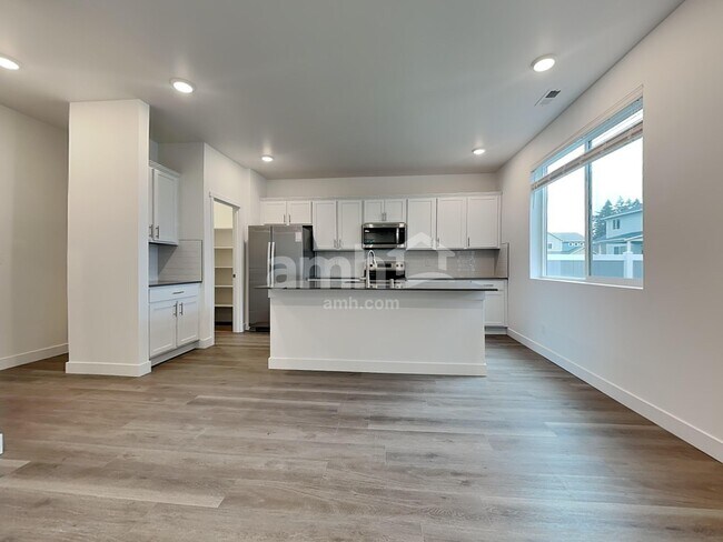 Photo - 8030 Sabelle St SW