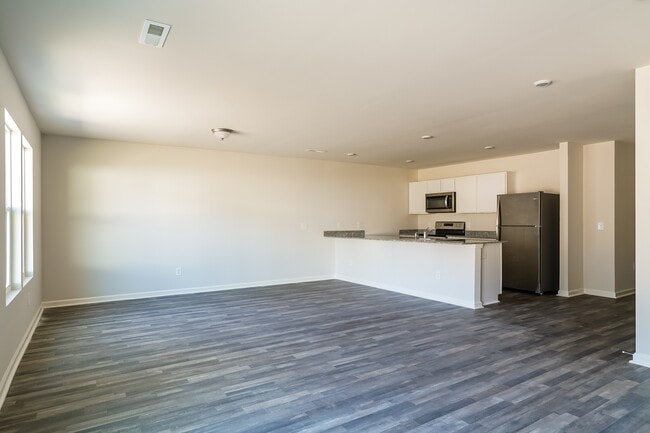 Photo - 694 Hadley Ct SE