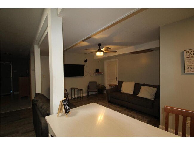 Photo - 401 W Main St