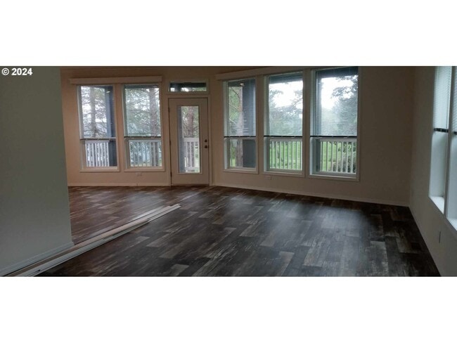 Photo - 348 N Falcon St