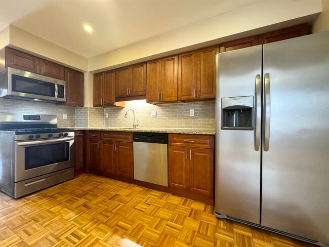 1101 Summit Ave Unit 2  