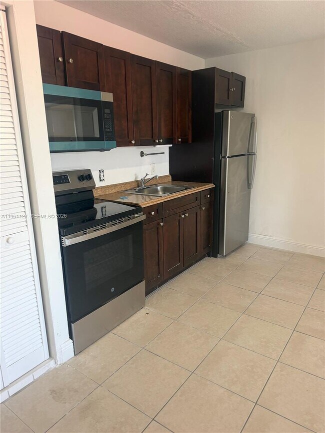 1283 W 42nd St Unidad 2