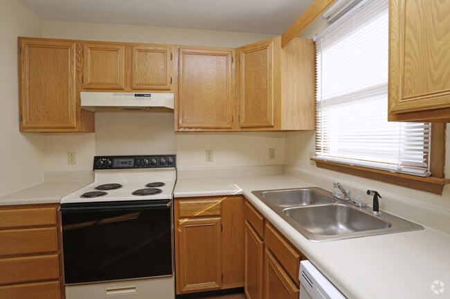 Split Level - Kitchen - Sylvan View Estates Apartments
