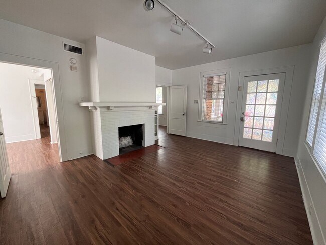 Photo - 3bed/1bath Duplex on West Campus