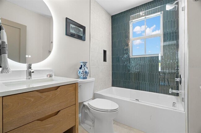 Photo - 422 24th St N