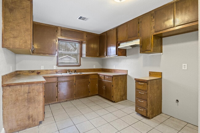 Photo - 225 Moreland St