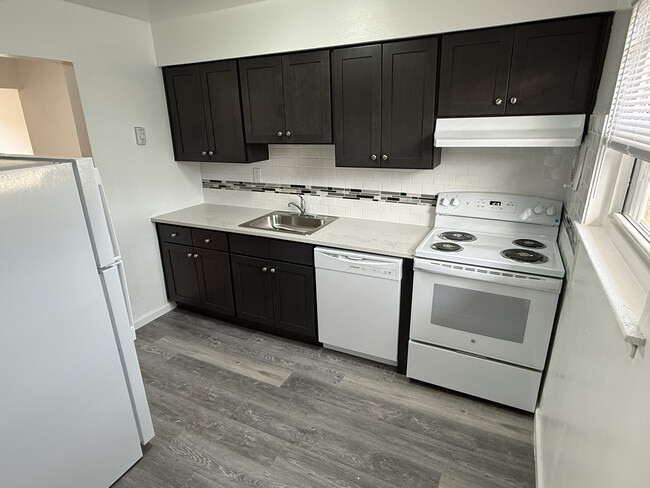 Photo - Continental Gardens