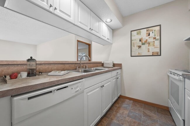 Photo - Maple Grove Associates, LLP