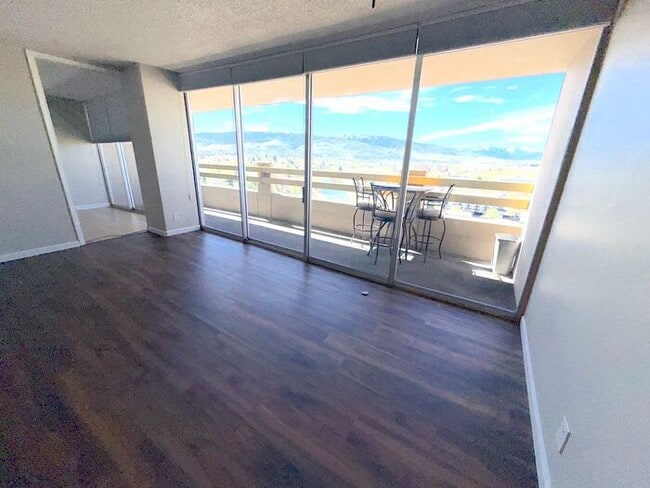 Photo - Reno Highrise Condo - Mountain & City Views Unit 14i