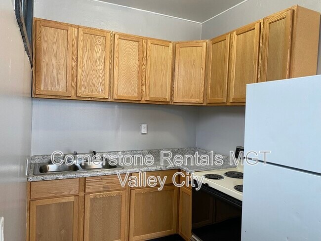 Photo - 261 College St SE