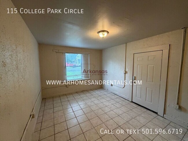 115 College Park Cir