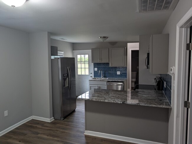 Photo - 457 Fewell St