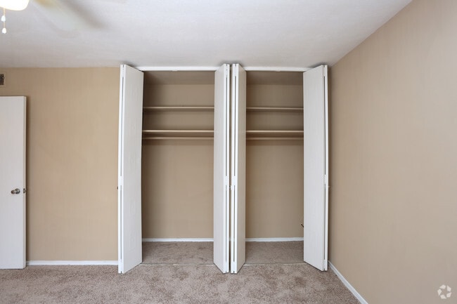 1BR, 1BA - 800 SF