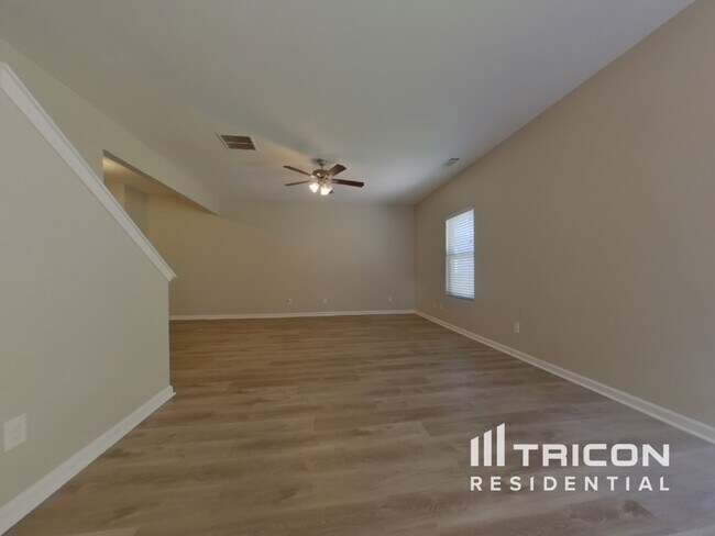 Photo - 1042 Sutherland Dr