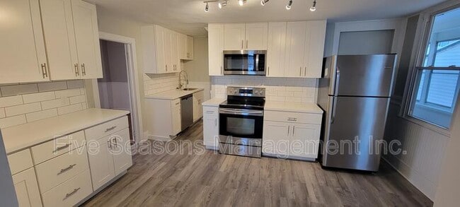 Building Photo - 9 Chase St Rental