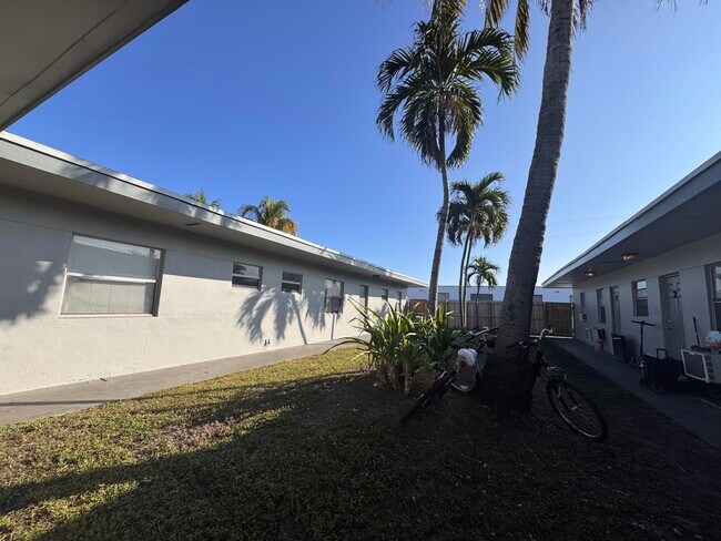 Photo - 825 SW 10th Dr Unit 9