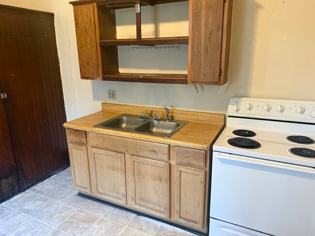 Building Photo - 80 S Gamble St Unit 2 Rental