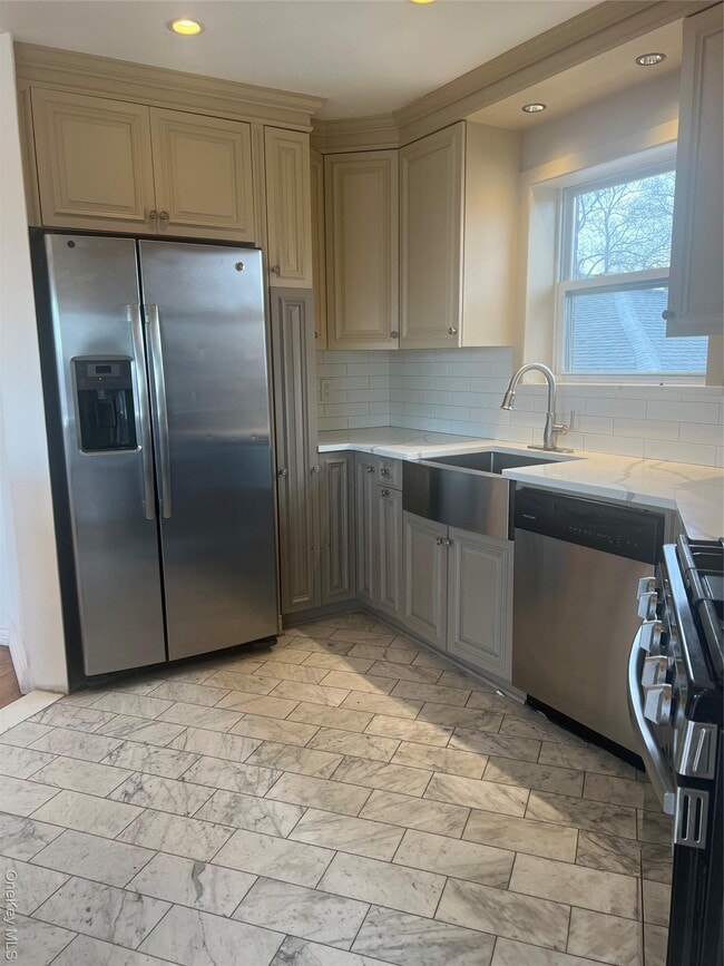 Photo - 20-05 Hazen St Unit 3FL