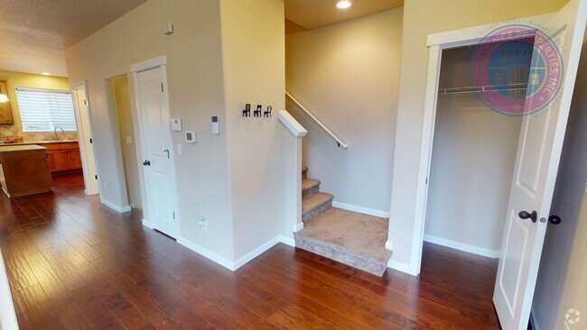 Building Photo - Prime Location, End-Unit Townhome, Stylish...
