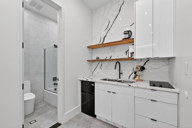 Photo - 443 Clove Rd Unit ID1366358P