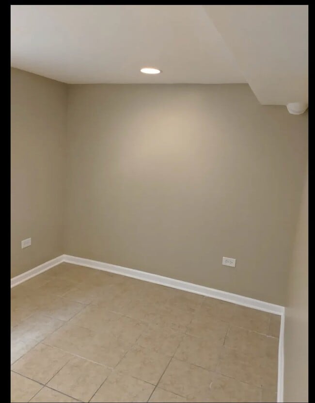 2614 N Springfield Ave Unit G