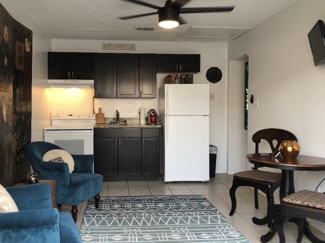 Building Photo - 1097 Highlands Dr Unit 4