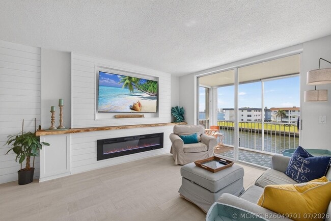 Building Photo - 100 Paradise Harbour Blvd Unit 307