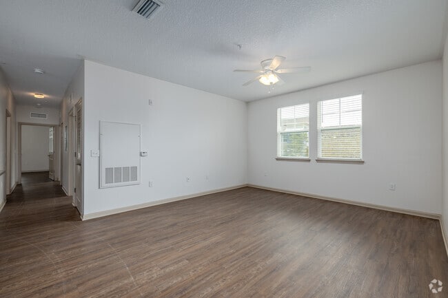 3BR, 2BA - 1,285SF - Living Room