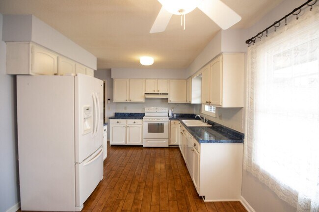 Photo - Cozy Spacious Home 4bd/3ba w garage