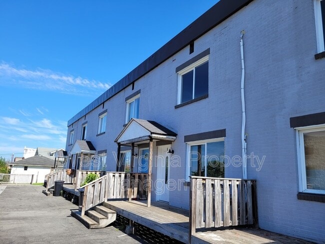 Photo - 200 Lewis St