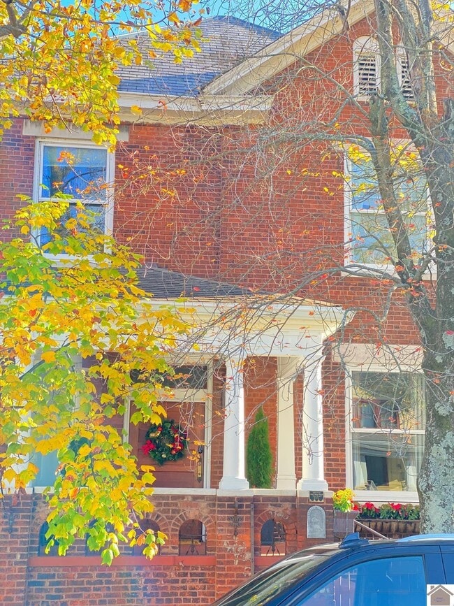 Building Photo - 520 Madison St