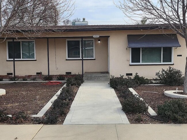 Building Photo - 1260 S Klein Ave