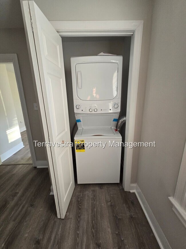 Photo - 321-323 South 5th Street Unidad 321 South 5th Street  B