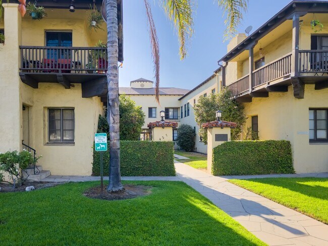 Building Photo - Charming Ground-Floor Apartment in Prime Glendale Location Unit #09