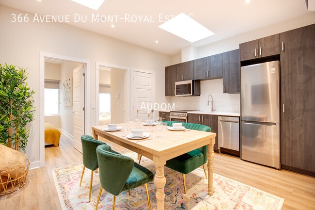 Building Photo - 366 Avenue du Mont-Royal E Unit C