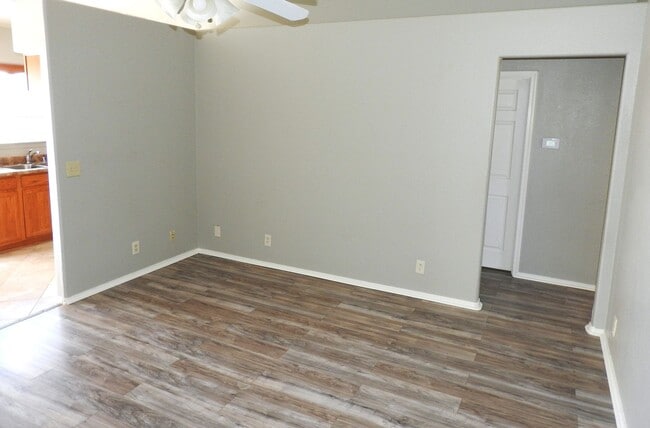 Photo - Country Living - 4+2 with 3 Car Garage!