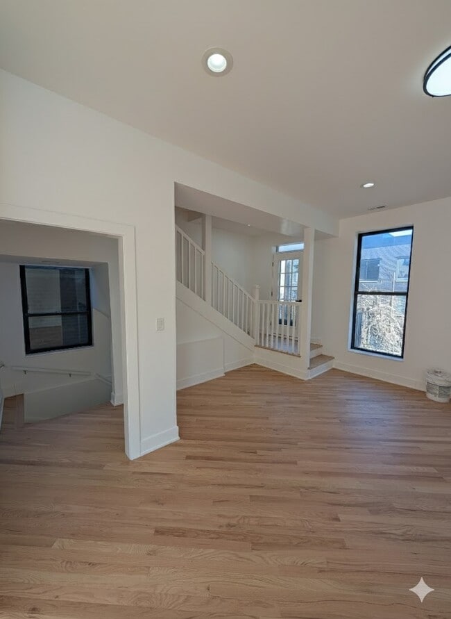 Photo - 916 N Noble St Unit 2F