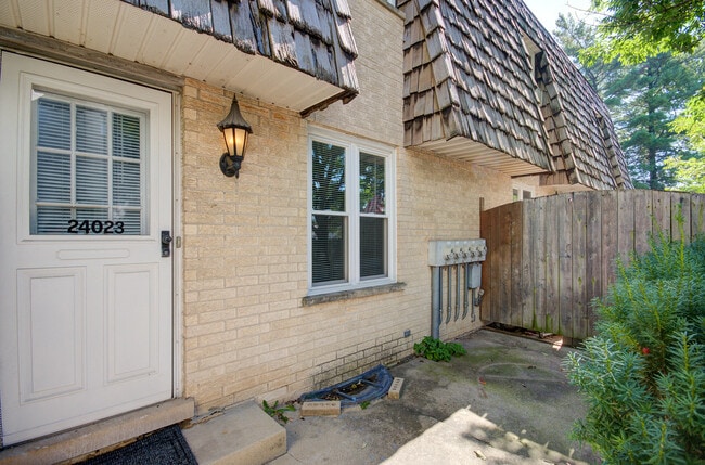 Building Photo - 24023 W Oak St Rental