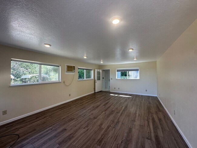 Photo - 9407 Bostwick Rd