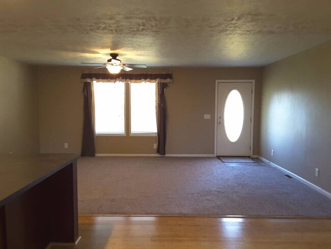 Photo - 3 Bedroom Single Family Home!