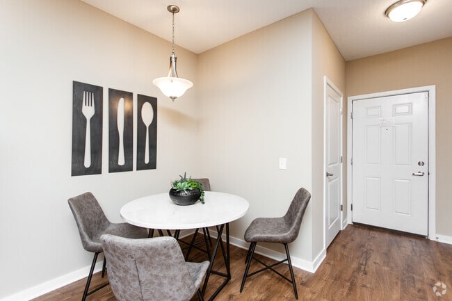 2BR, 2BA - 1,168 SF - Carlton